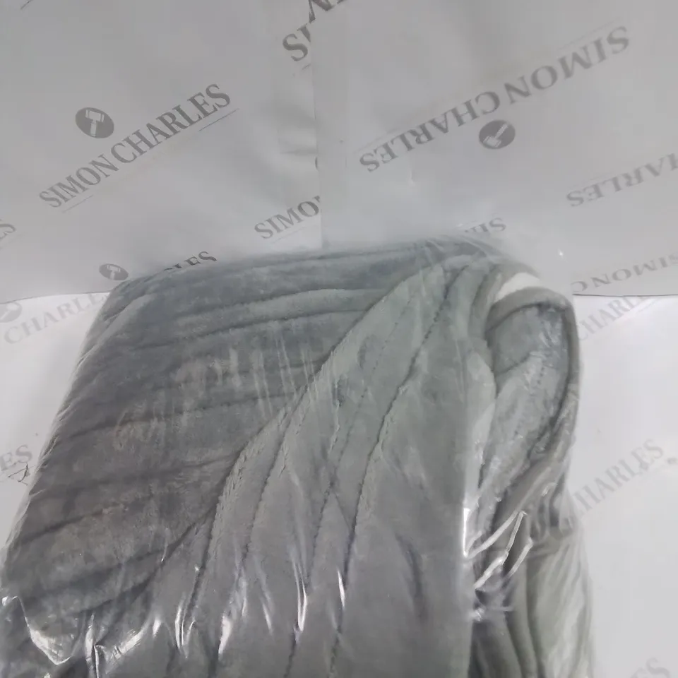 BOXED COZEE HOME OVERSIZED HEATED WRAP IN SILVER / GREY