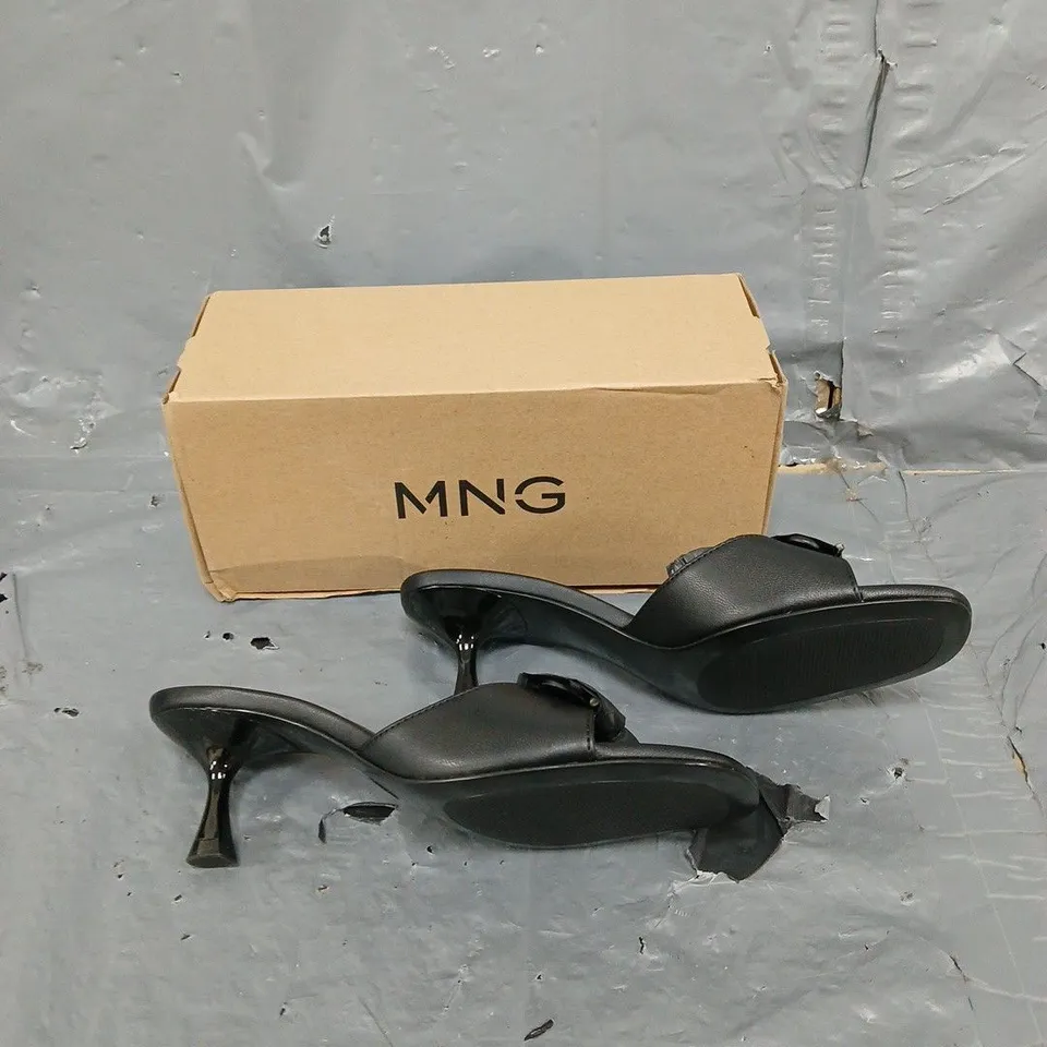BOXED PAIR OF MANGO BLACK TOE SANDALS UK 3 
