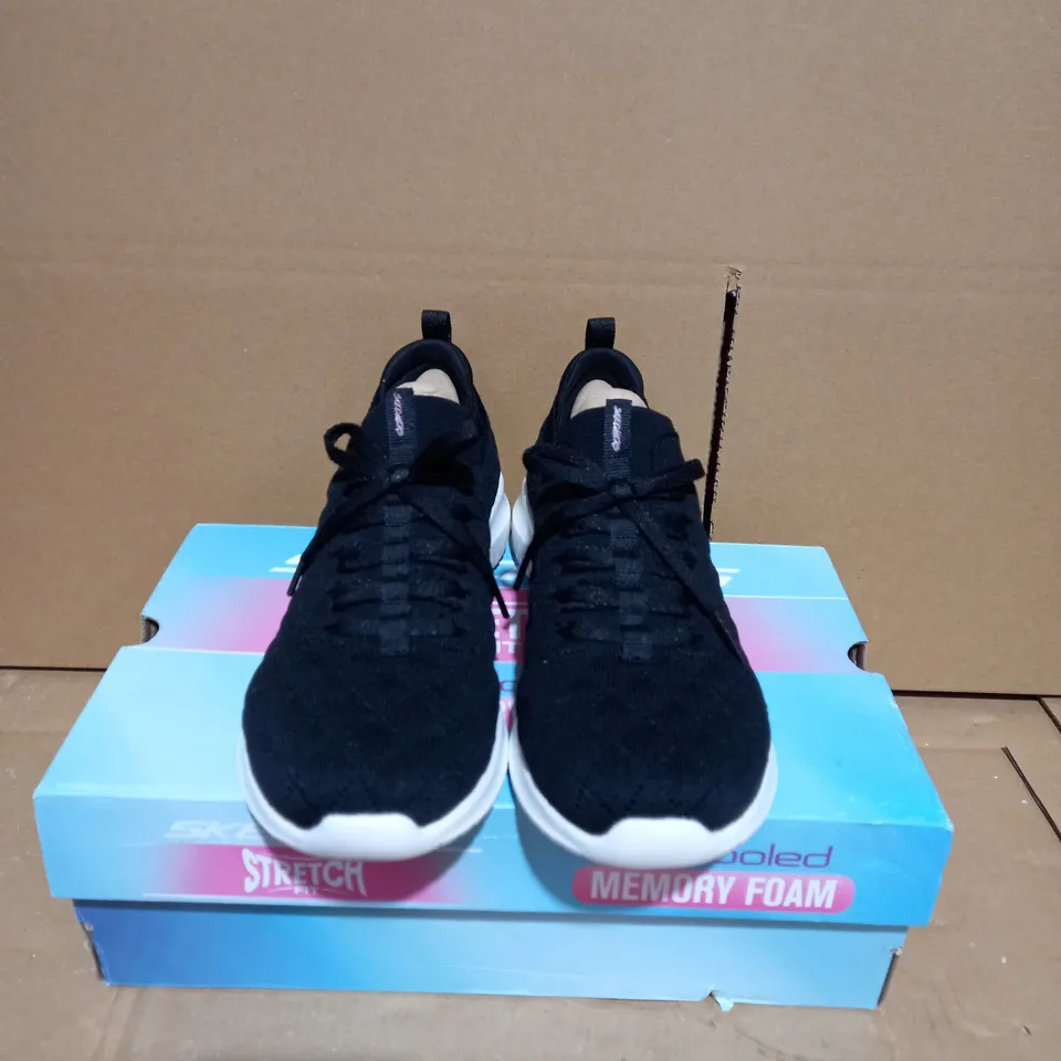 SKECHERS STRETCH FIT MEMORY FOAM BLACK/PINK TRAINERS - SIZE 5.5