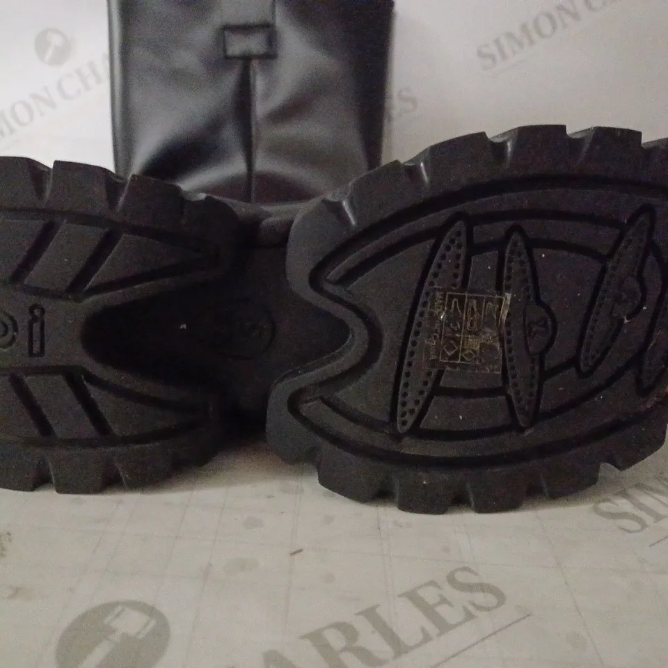PAIR OF KOI WOMEN'S KNEE HIGH CHUNKY BOOTS SIZE 6