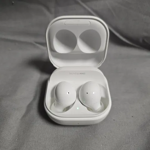 SAMSUNG WIRELESS EARBUDS IN CHARGING CASE (AKG-TUNED) MODEL UNSPECIFIED