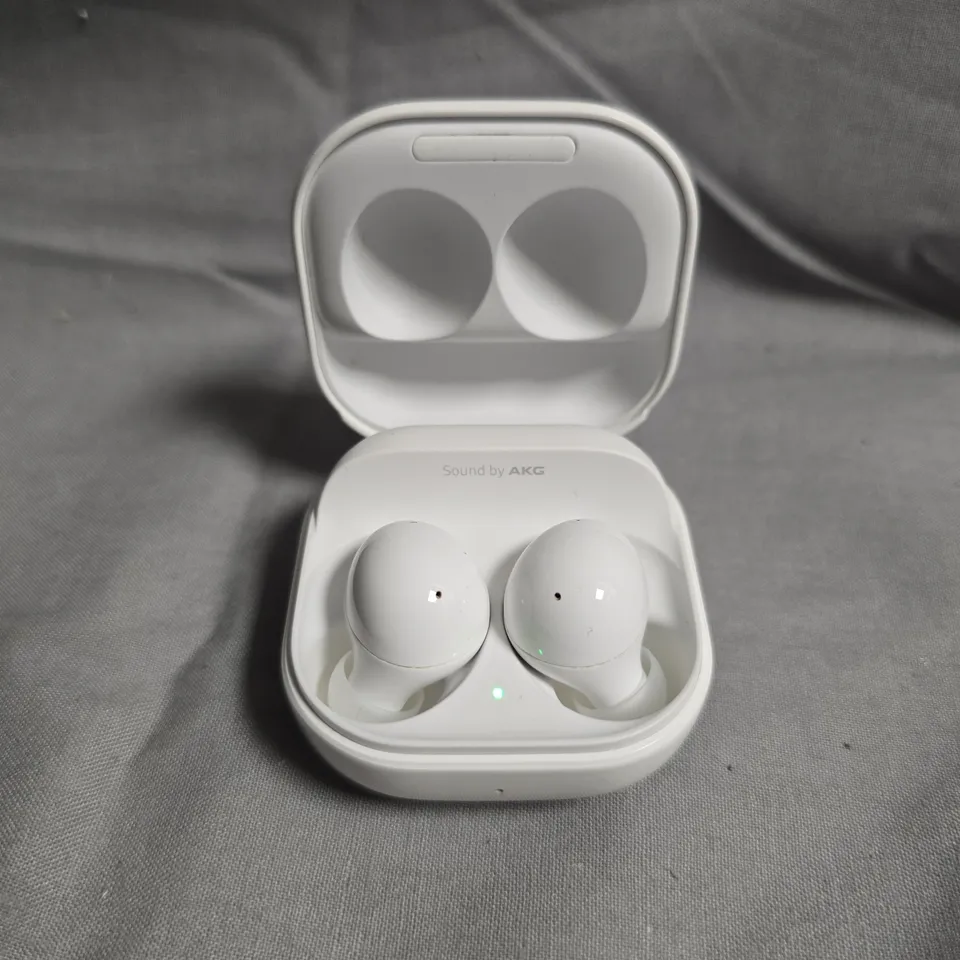SAMSUNG WIRELESS EARBUDS IN CHARGING CASE (AKG-TUNED) MODEL UNSPECIFIED