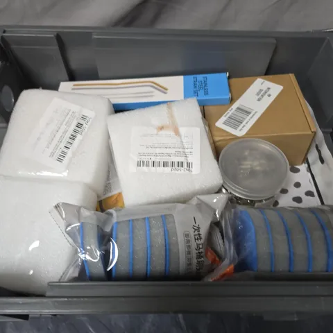 APPROXIMATELY 20 ASSORTED HOUSEHOLD ITEMS TO INCLUDE STAINLESS STEEL STRAWS, PAPER CLIPS AND SPLASH MAT