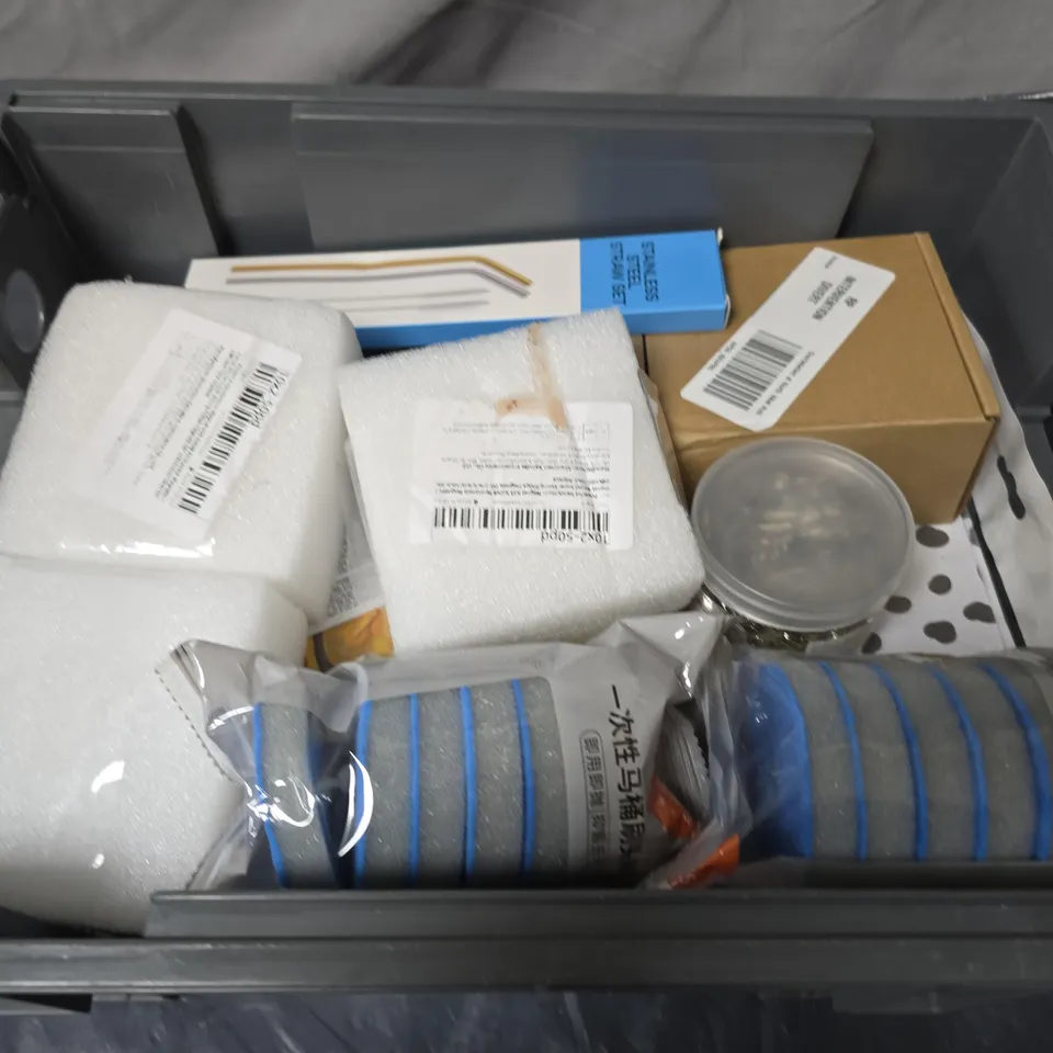 APPROXIMATELY 20 ASSORTED HOUSEHOLD ITEMS TO INCLUDE STAINLESS STEEL STRAWS, PAPER CLIPS AND SPLASH MAT