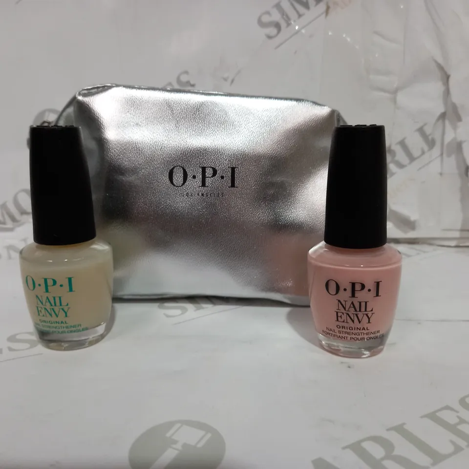 OPI NAIL ENVY SET WITH BAG 