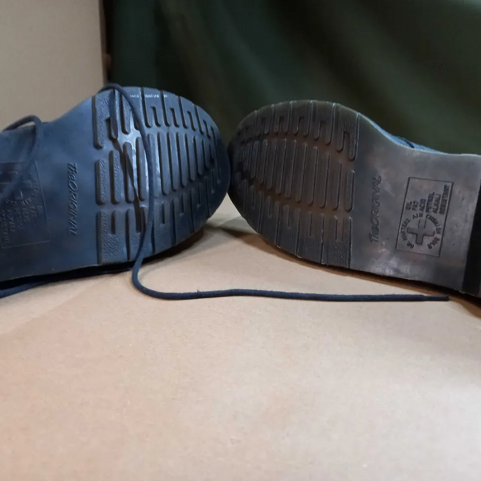DR MARTENS DARK GREEN TEXURED FORMAL SHOES - SIZE 12