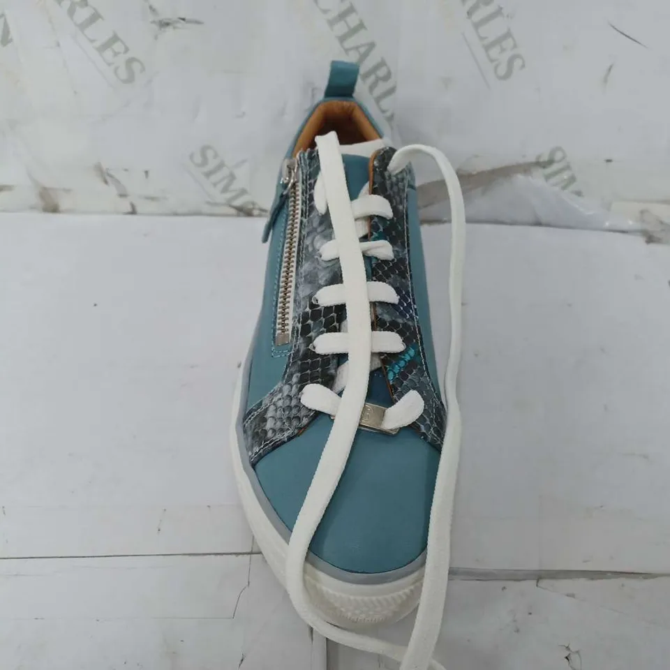 MODA IN PELLE LEATHER LIGHT BLUE TRAINERS SIZE 40