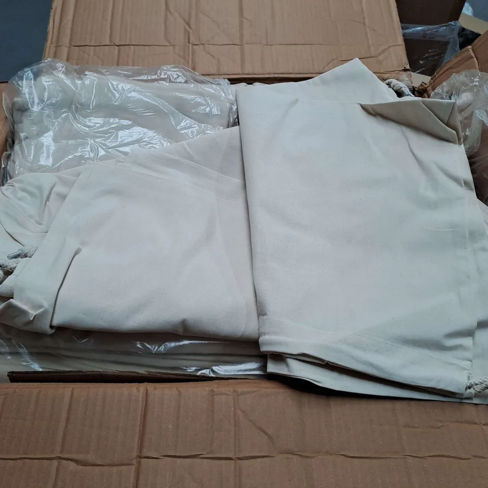LOT OF APPROXIMATELY 125 CREAM FABRIC DRAW STRING SACKS - SACK SIZE APPROXIMATELY 74X50CM