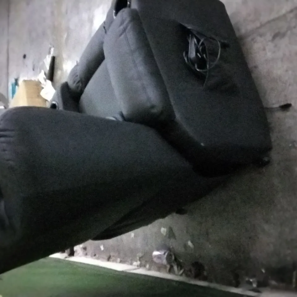 QUALITY DESIGNER BLACK LEATHER POWER RECLINER ARMCHAIR WITH CUPHOLDERS