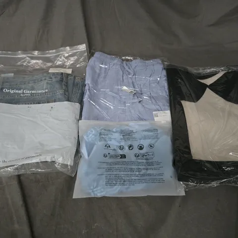 LARGE BOX OF APPROXIMATELY 20 ASSORTED CLOTHING ITEMS IN VARIOUS SIZES, STYLES AND COLOUR