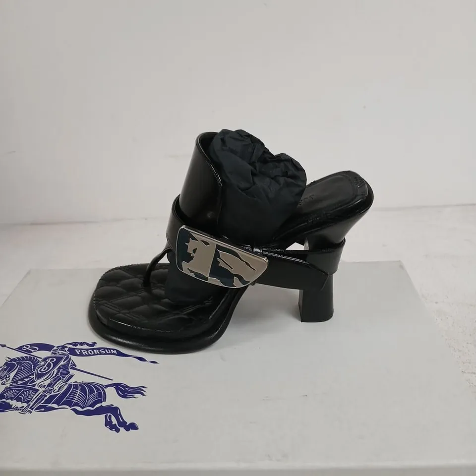 BURBERRY BLACK QUILTED LEATHER SANDALS WITH ANKLE STRAP – UK 3 (EU 36)