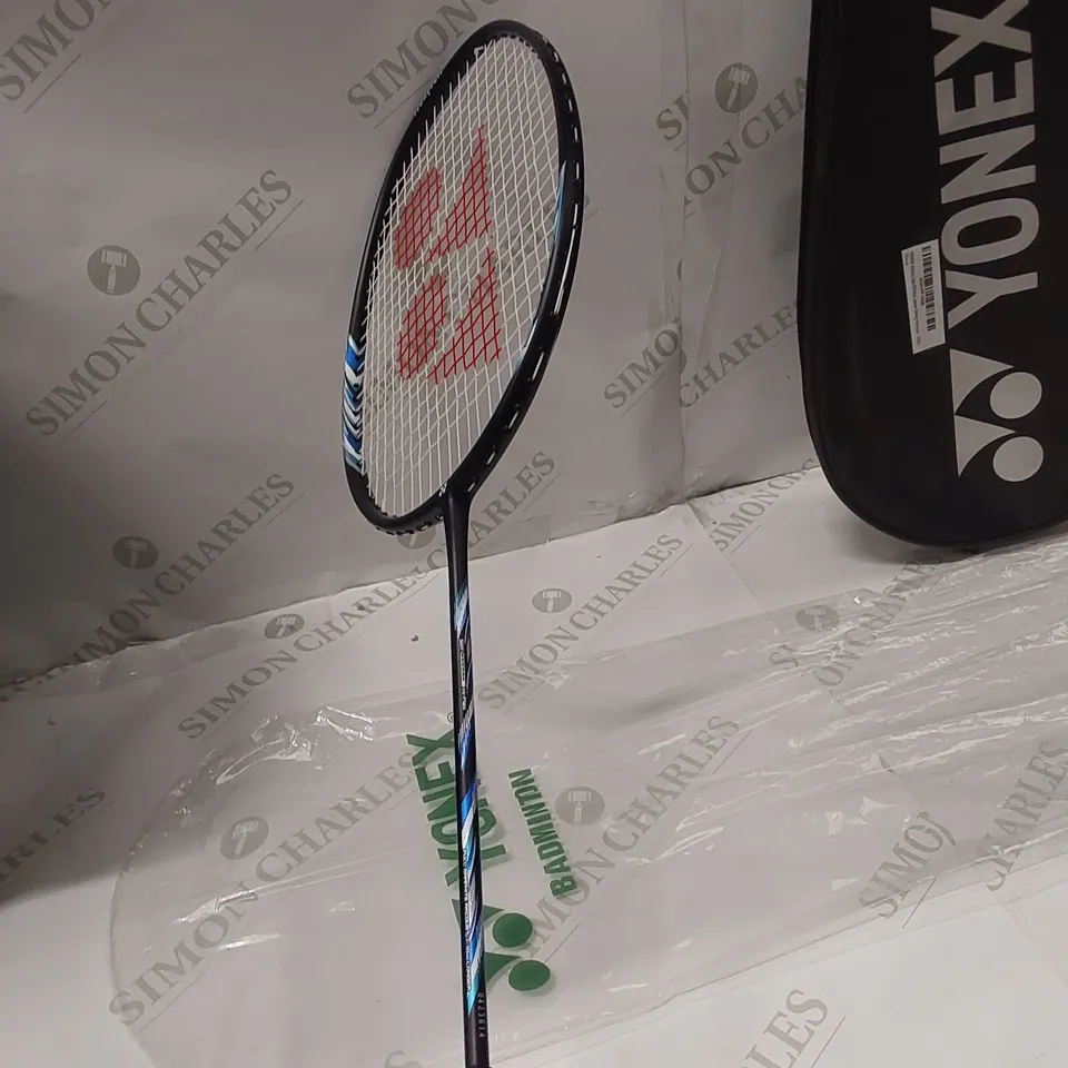 BRAND NEW YONEX ASTROX LITE 27I GRAPHITE STRUNG BADMINTON RACKET WITH FULL RACKET COVER (BLUE) - 30LBS RRP £70