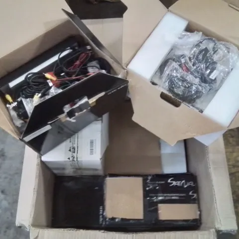 LARGE BOX CONTAINING ASSORTED CAR MULTIMEDIA SYSTEM INTERFACES // MODELS VARY