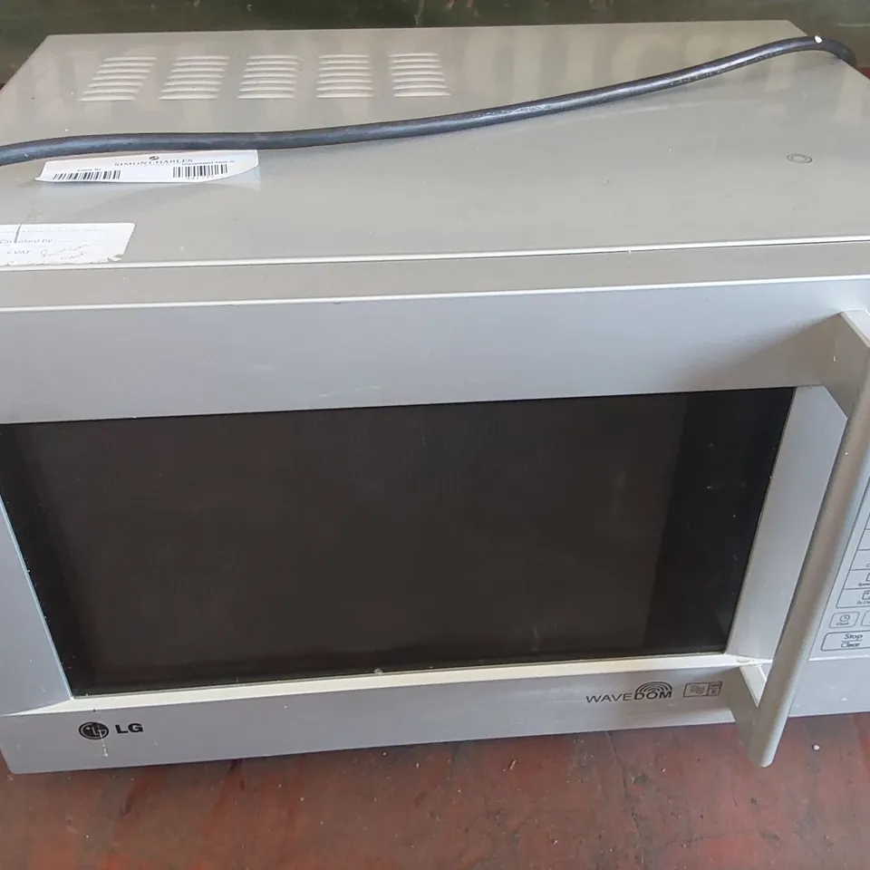 LG WAVEDOM 900W MICROWAVE OVEN