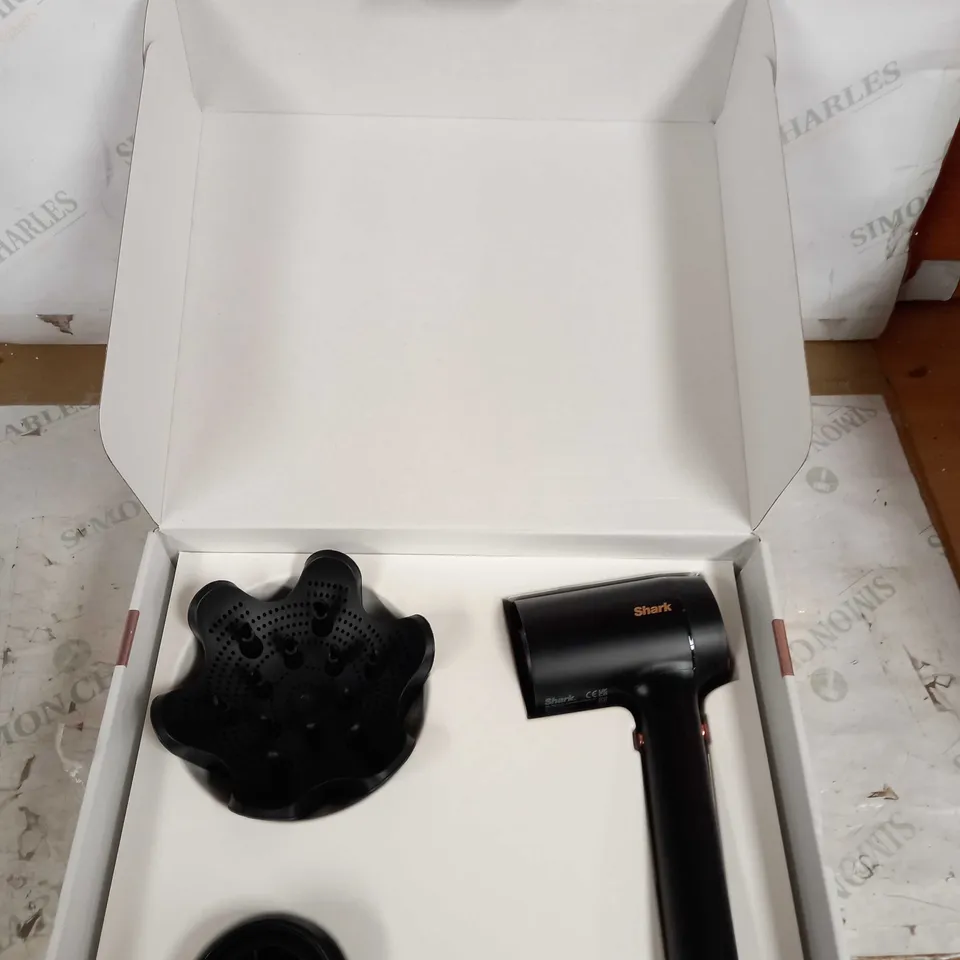 SHARK STYLEIQ HAIRDRYER & STYLER 