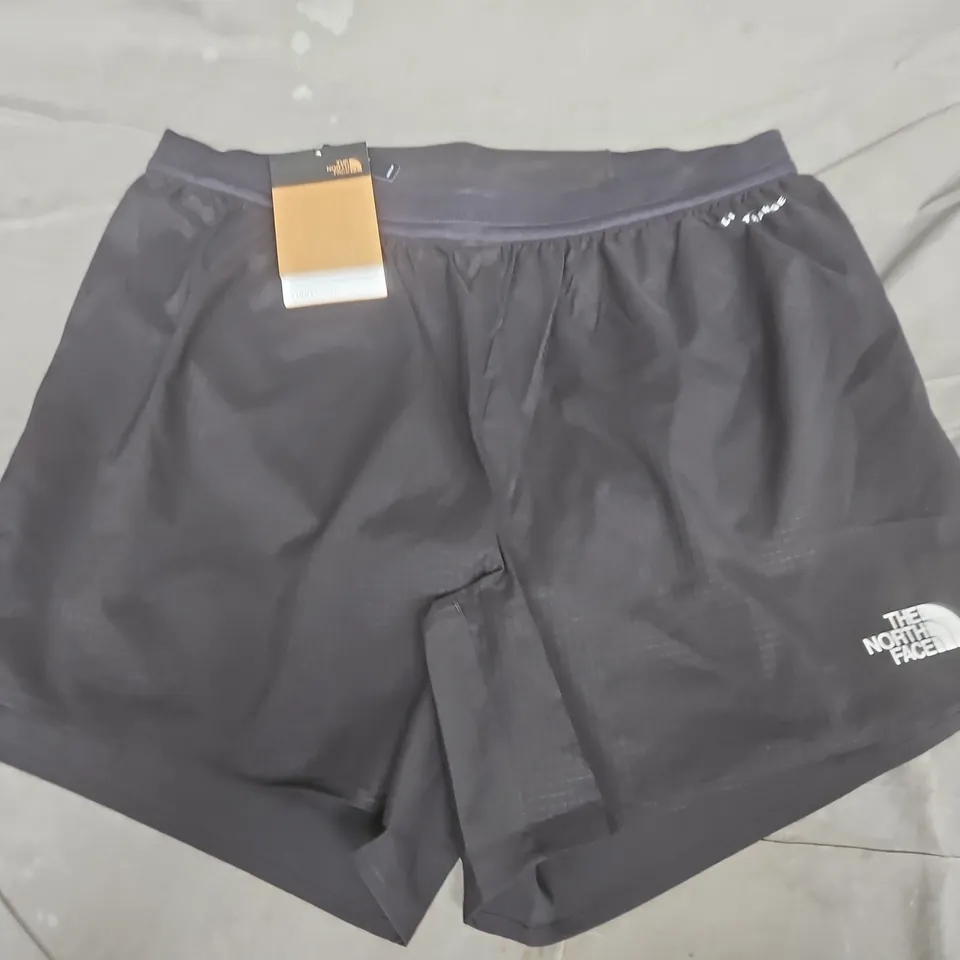 THE NORTH FACE SUNRISER SHORTS 5" IN BLACK - LARGE