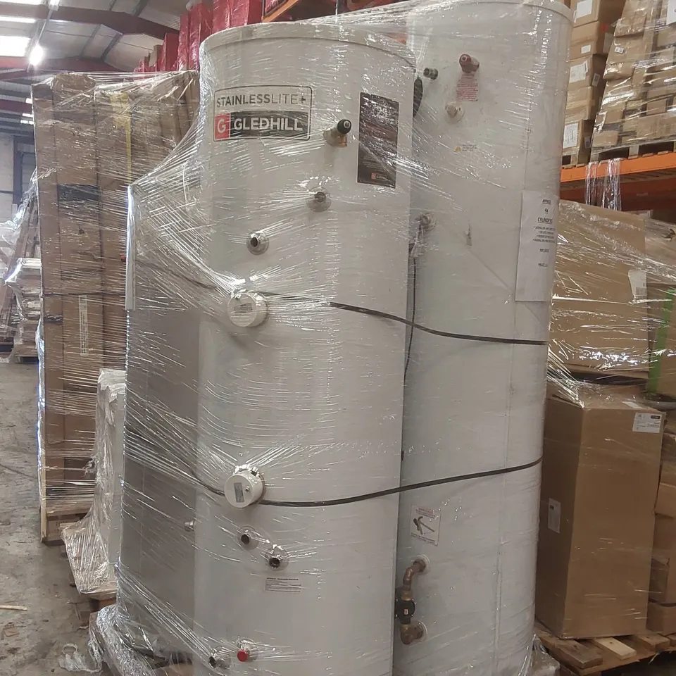 PALLET CONTAINING APPROXIMATELY 4x CYLINDERS