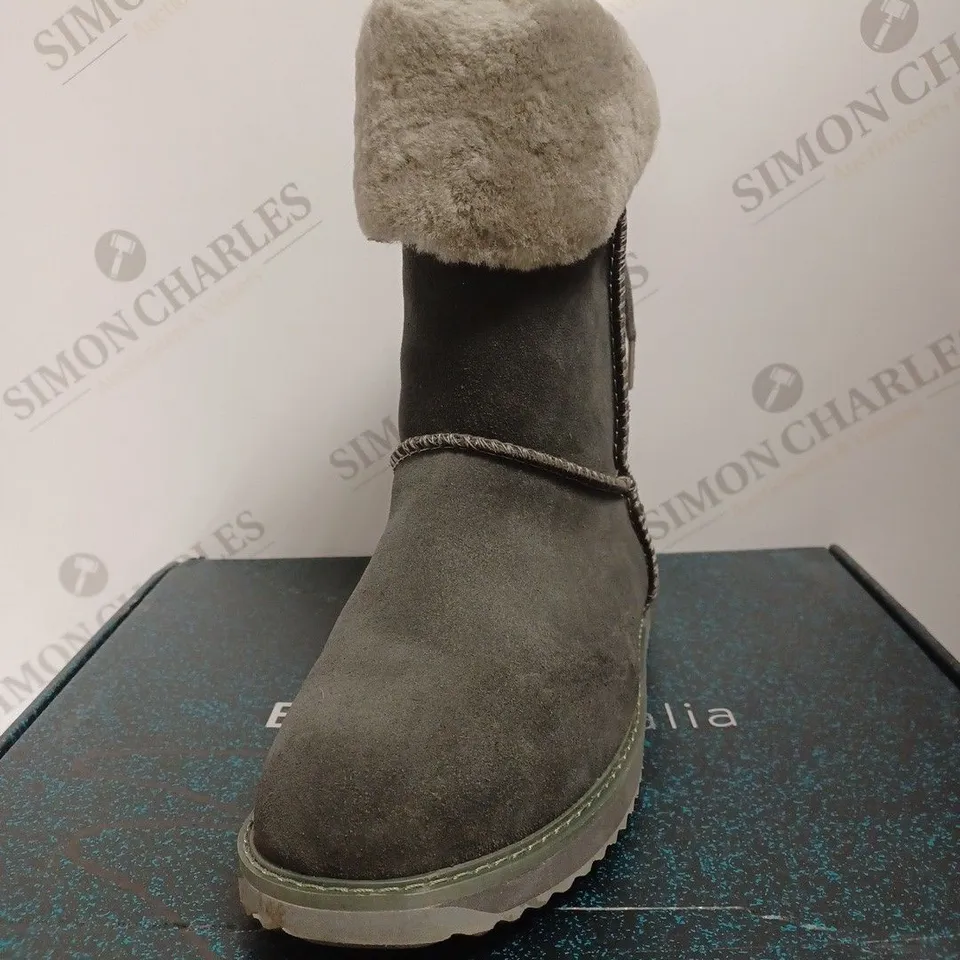 BOXED EMU BIRDWOOD WATERPROOF SHEEPSKIN BOOTS - SIZE 5