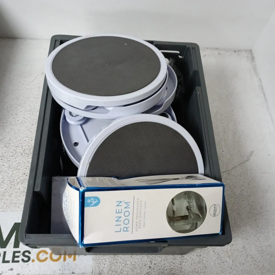 BOX CONTAINING A MIX OF APPROXIMATELY 10 ASSORTED HOUSEHOLD ITEMS INCLUDING METAL PARTS. PLASTIC PARTS, DIFFUSER ETC.