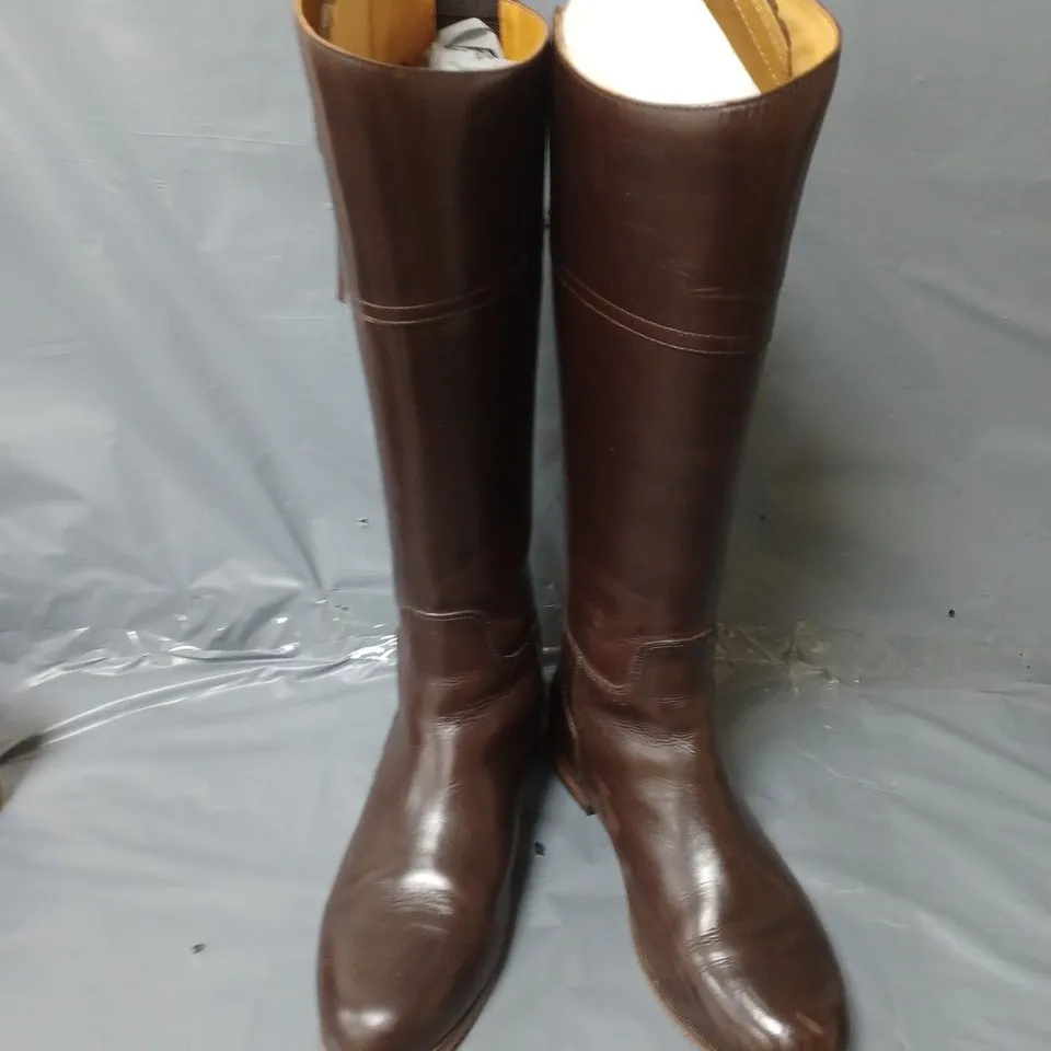 BOXED PAIR OF RYDALE HELMSLEY SPANISH RIDING BOOTS IN BROWN LEATHER - SIZE 8