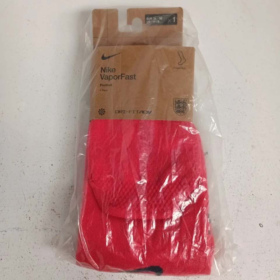 BAGGED NIKE VAPORFAST ENGLAND FOOTBALL SOCKS - UK 2-5