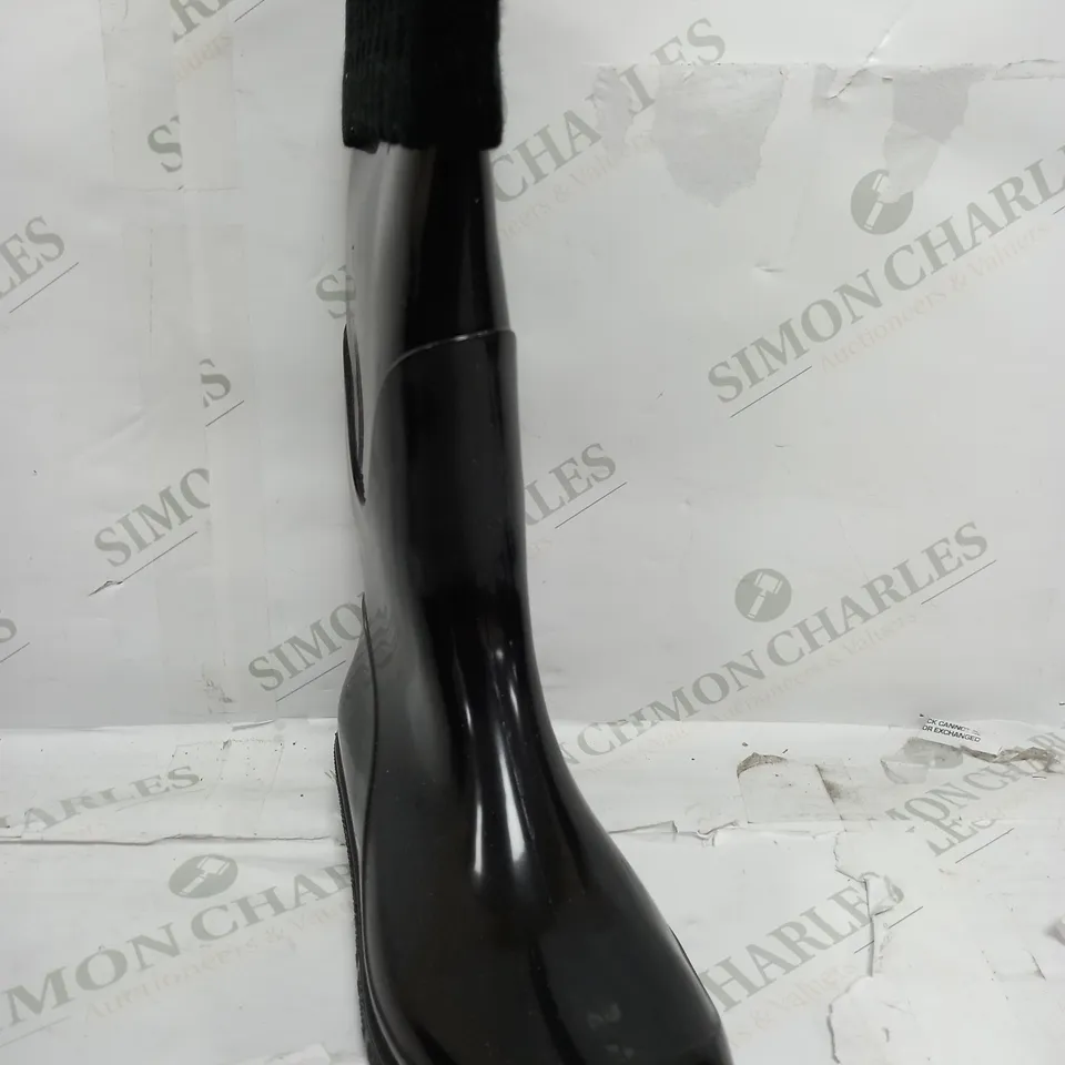 BOXED ROMIKA MEDIUM LENGTH BOOTS IN BLACK LEATHER - SIZE 4