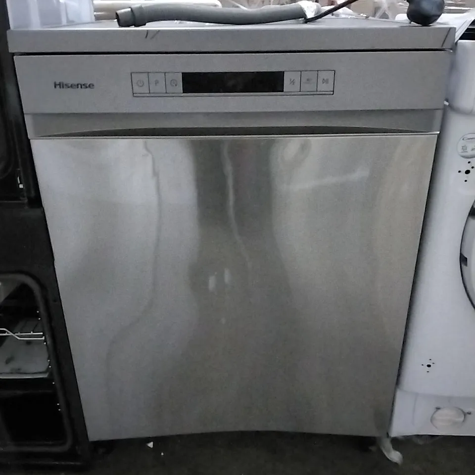 HISENSE FREESTANDING FULL SIZED DISHWASHER IN SILVER