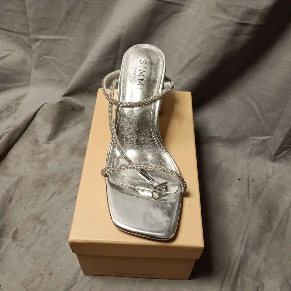 SIMMI LONDON BLOCK HEEL SILVER STRAPPY SANDALS – BOXED -SIZE 5