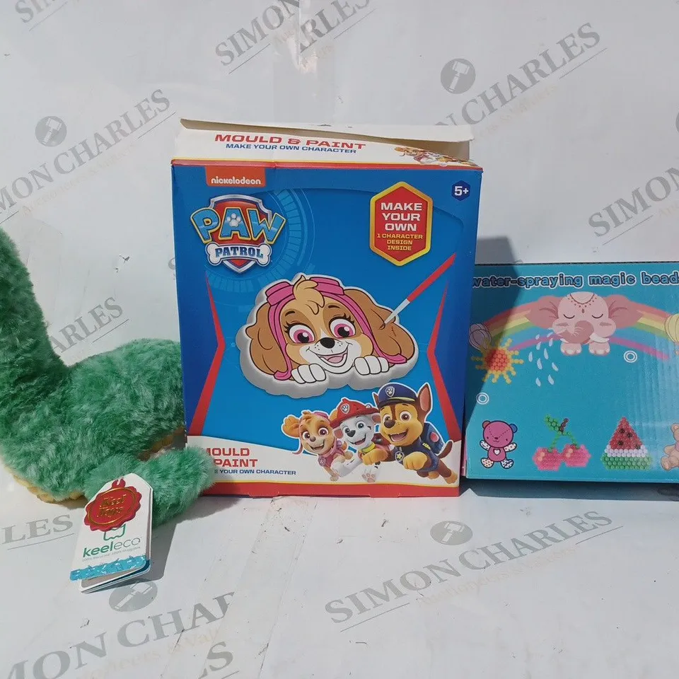 BOX OF APPROXIMATELY 20 ASSORTED TOYS AND GAMES TO INCLUDE WATER-SPRAYING MAGIC BEADS, PAW PATROL MOULD & PAINT, KEEL SOFT PLUSH TOY, ETC