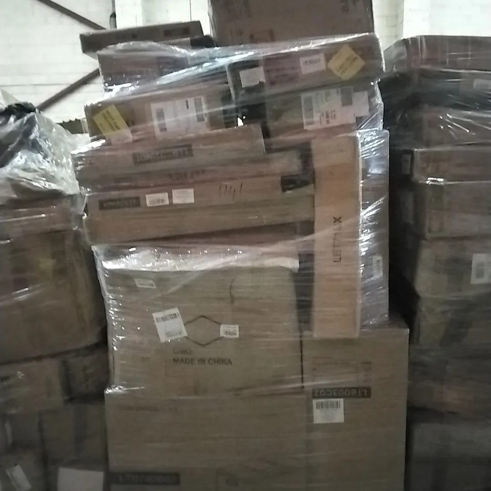 PALLET OF HOUSEHOLD ITEMS TO INCLUDE LAUNDRY HAMPER,  TRASH CAN, LAUNDRY BASKET AND OTHER ASSORTED ITEMS...