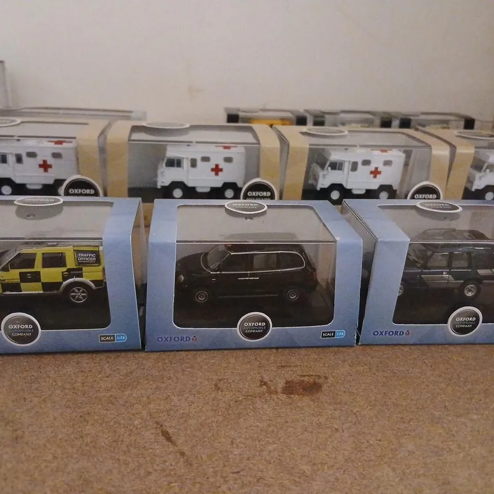 APPROXIMATELY 25 OXFORD DIECAST 1:76 EMERGENCY & POLICE VEHICLE COLLECTION
