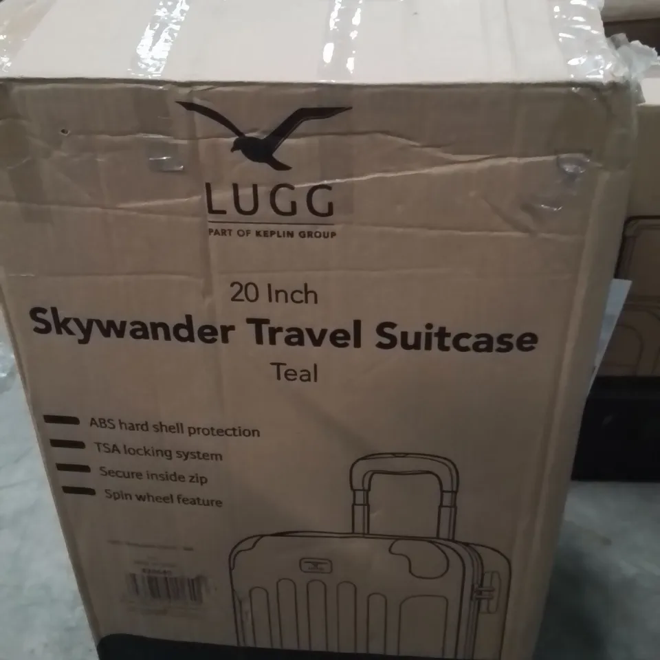 BOXED LUGG 20INCH SKYWANDER TRAVEL SUITCASE TEAL