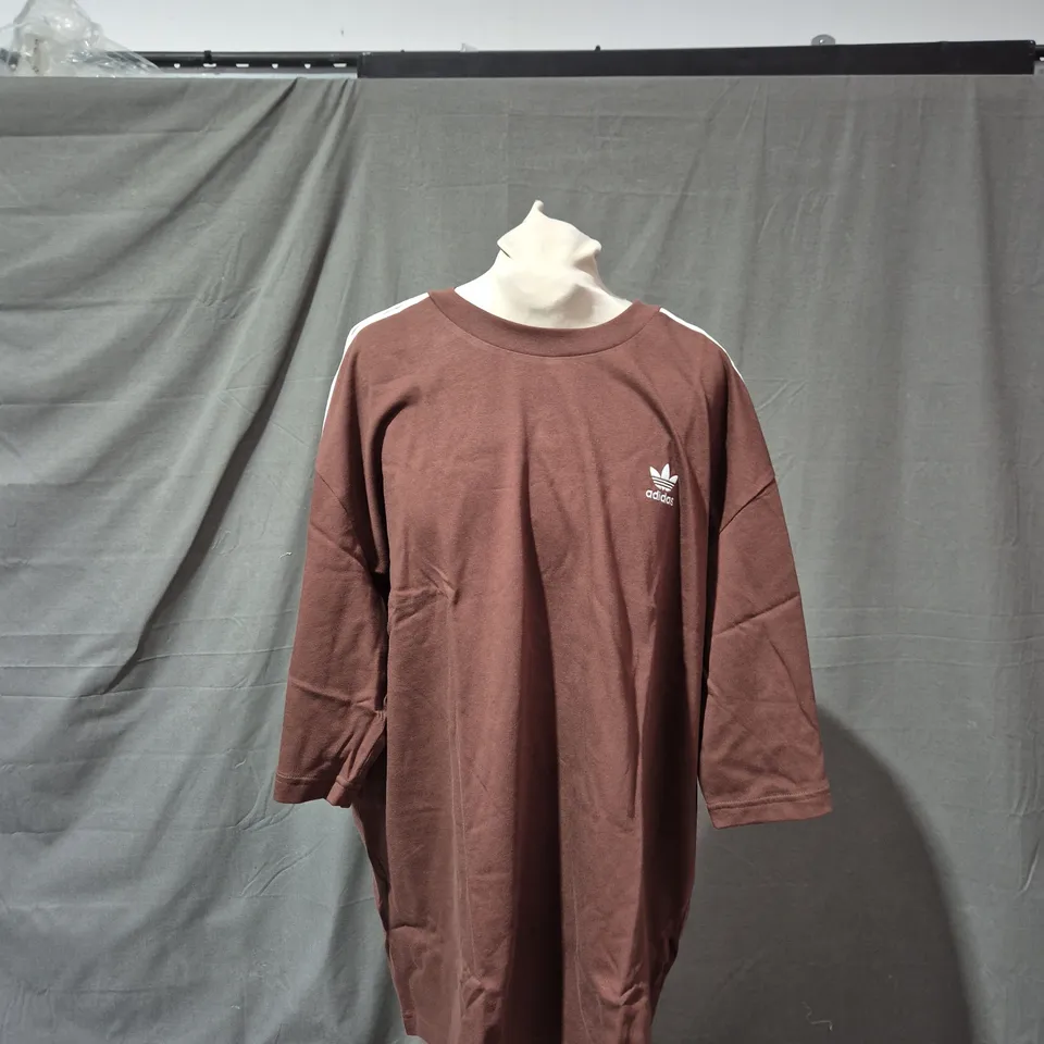 ADIDAS OVERSIZE TEE – AUBURN/BROWN, UK L (US L)