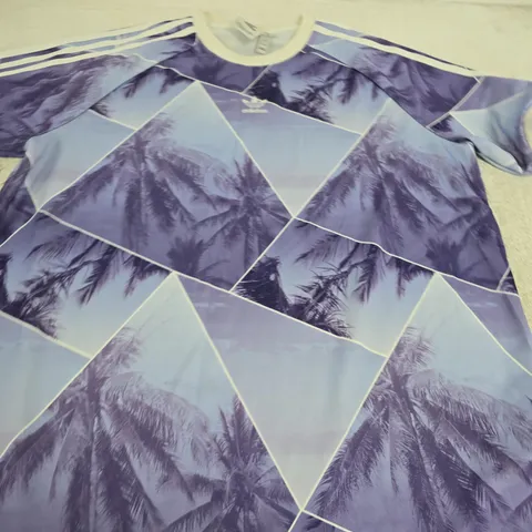 ADIDAS PALM PRINT T‑SHIRT – XL