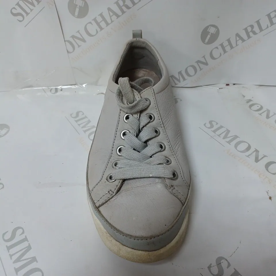 PAIR OF VIONIC ESSENCE WINNY LACE UP TRAINERS IN GREY LEATHER UK SIZE 4.5