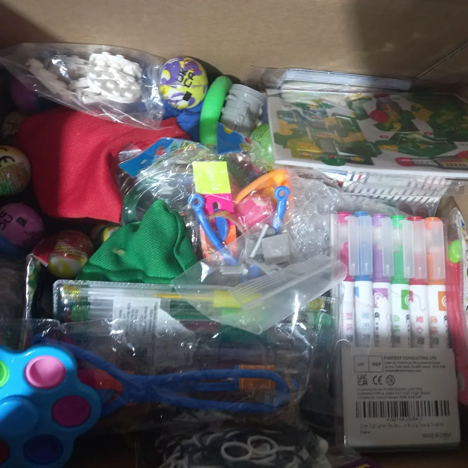 BOX OF APPROXIMATELY 20 ASSORTED TOYS AND GAMES TO INCLUDE CRAFT CRAZY MAKE YOUR OWN FOAM PLANE, DESIGNER SET OF CUTE STICKERS, SONY PLAYSTATION 2 8MB MEMORY CARD, ETC