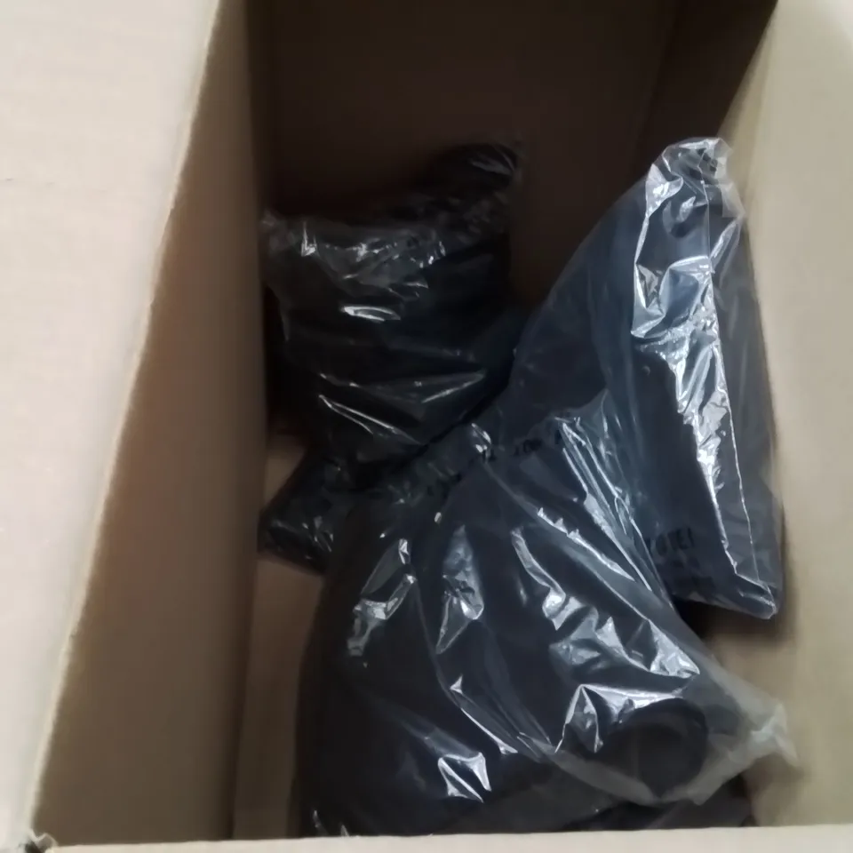 BOXED BRAND NEW APPROXIMATELY 6 CAPSULE TAPERED TROUSERS BLACK SIZE 24L