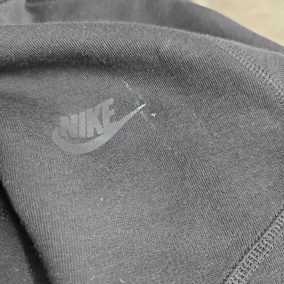 NIKE HOODED ZIP UP JACKET IN BLACK SIZE S