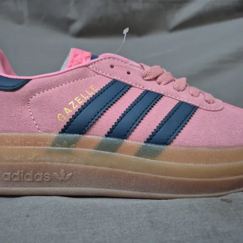 BOXED PAIR OF ADIDAS GAZELLE BOLD WOMEN'S SHOES IN PINK/NAVY UK SIZE 3.5