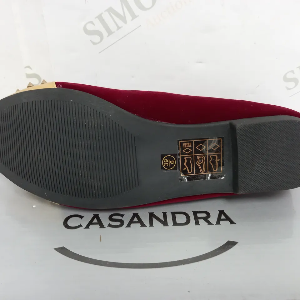 BOXED PAIR OF FLAT HEELED GOLD SPIKEY TOE, COLOUR BORDEAUX SIZE 6