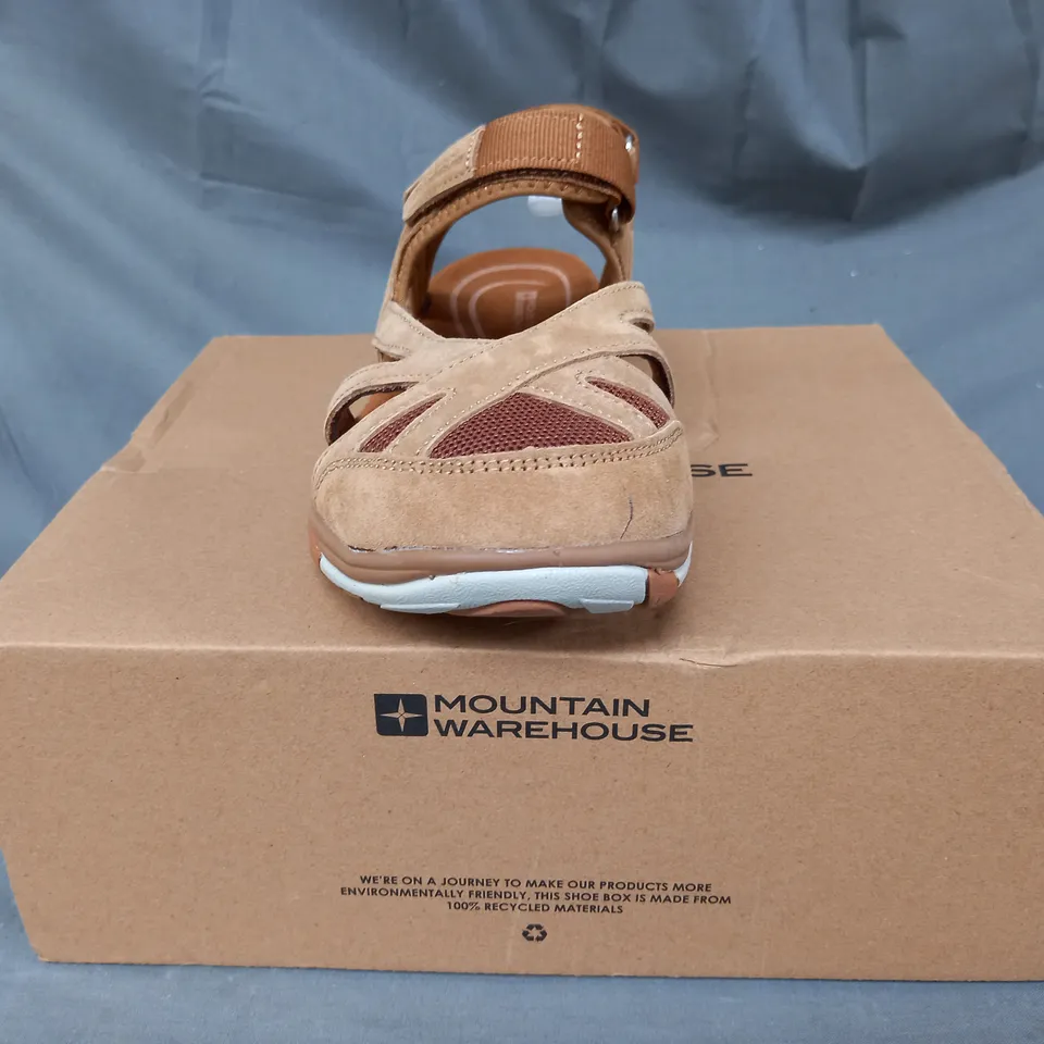 BOXED PAIR OF MOUNTAIN WAREHOUSE SUSSEX WOMEN'S COVERED SANDALS IN BROWN UK SIZE 5