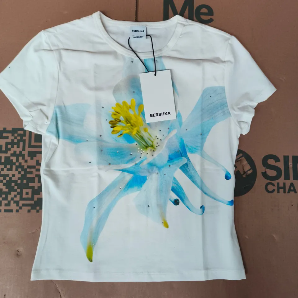 BERSHKA KID'S SHORT SLEEVE T-SHIRT IN WHITE/BLUE FLORAL SIZE LARGE