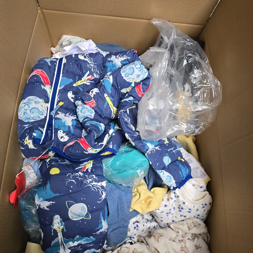 APPROXIMATELY 30 ASSORTED KIDS CLOTHING ITEMS IN VARIOUS STYLES, SIZES & COLOURS TO INCLUDE T-SHIRTS ,  ETC