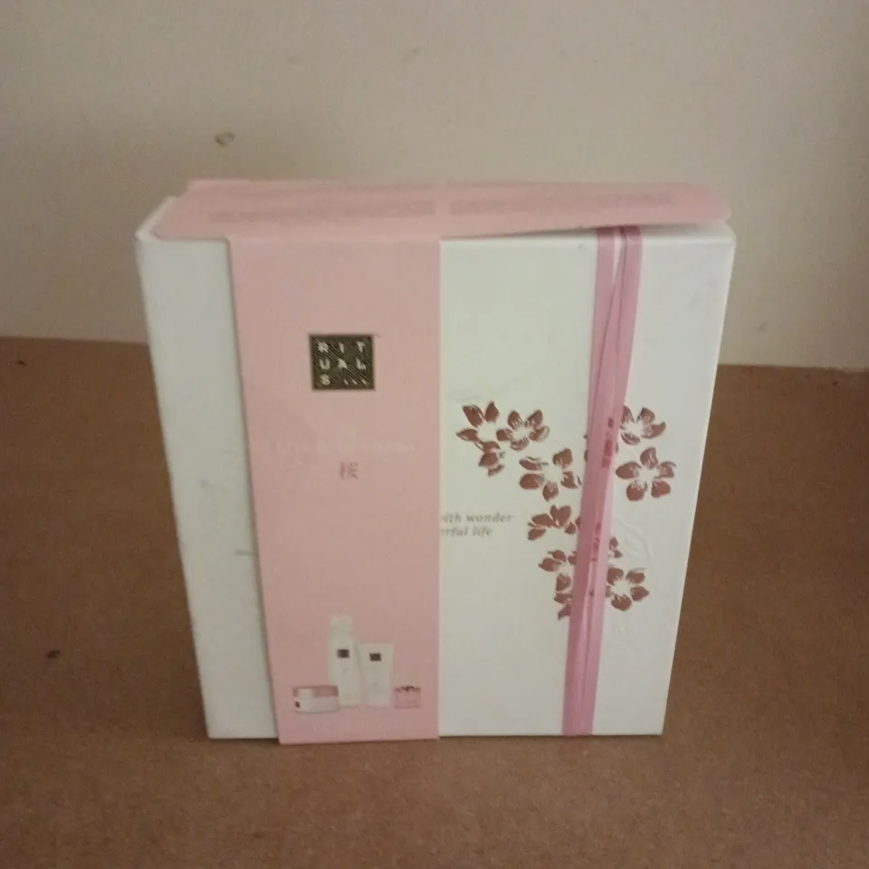 BOXED RITUALS THE RITUAL OF SAKURA MEDIUM GIFT SET – 4 PIECES