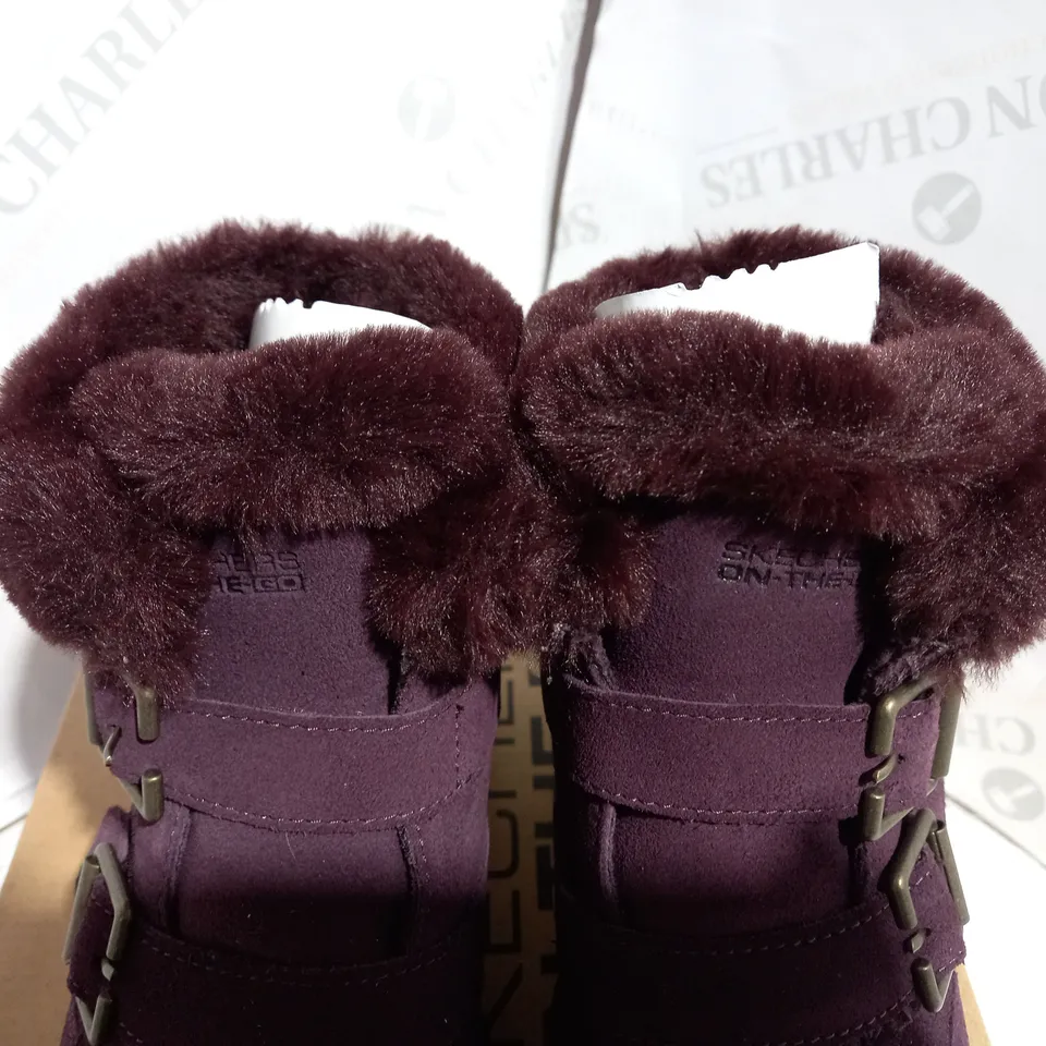 SKETCHRS BURGUNDY ANKLE BOOTS - SIZE 5