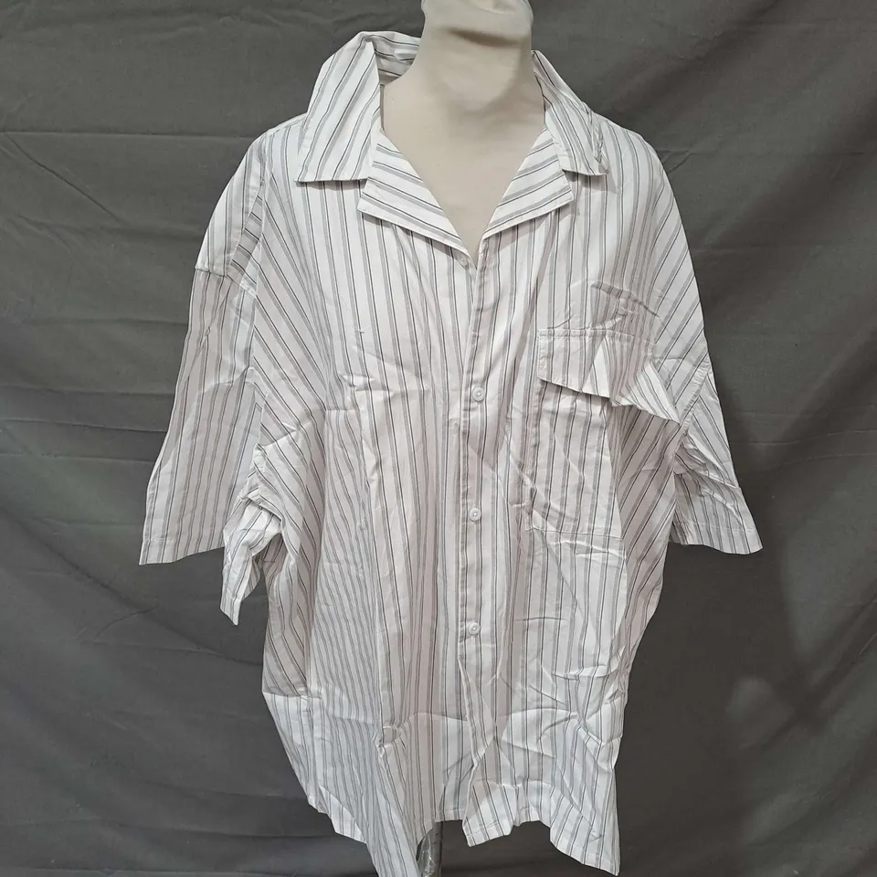 COLLUSION SHIRT IN WHITE/GREY STRIPE SIZE XL