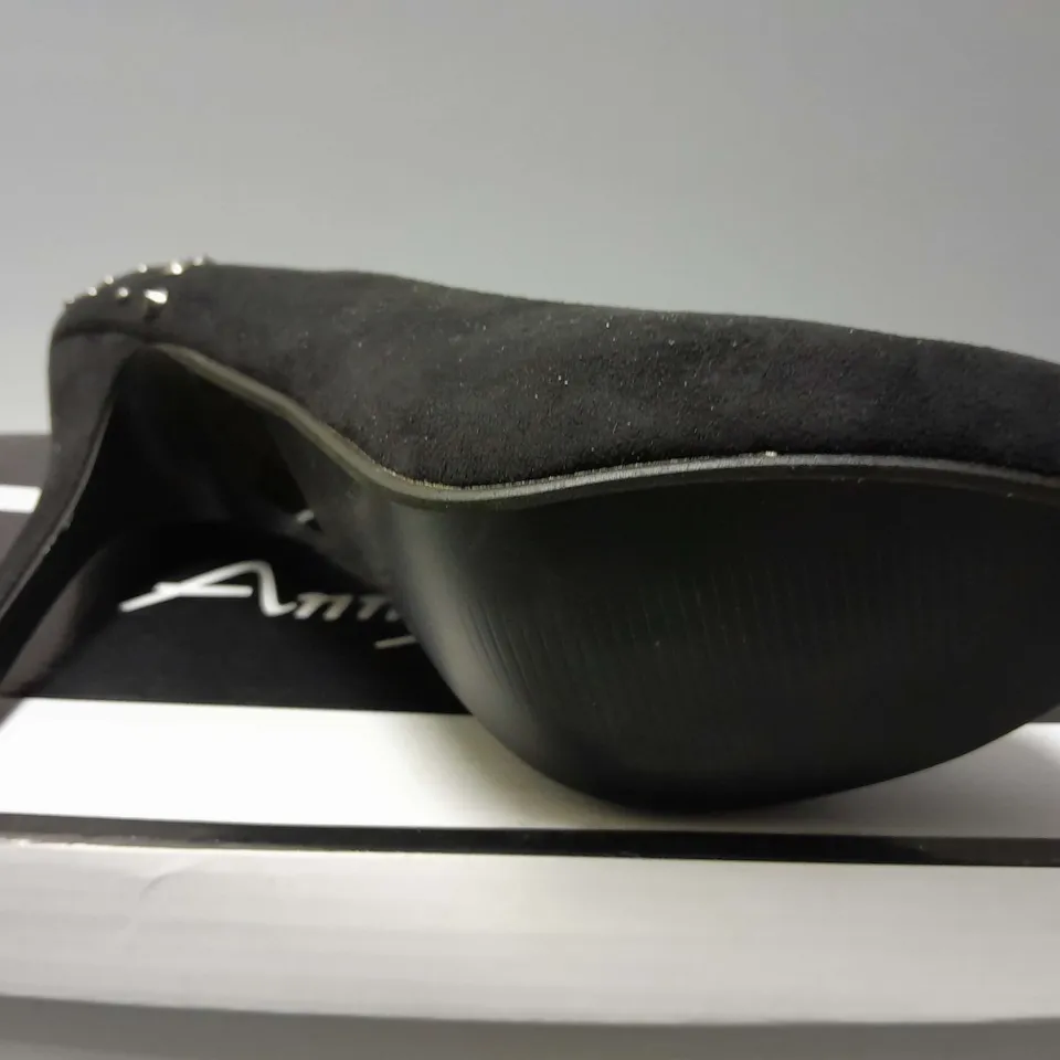 APPROXIMATELY 14 ANNE MICHELLE MANADE UPPER OPEN TOE HEELS IN BLACK IN VARIOUS SIZES