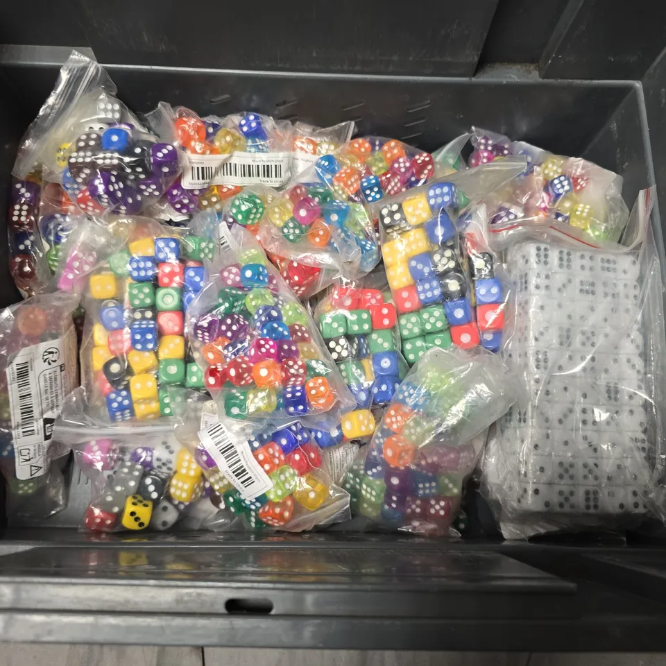 LARGE QUANTITY OF ASSORTED DICE