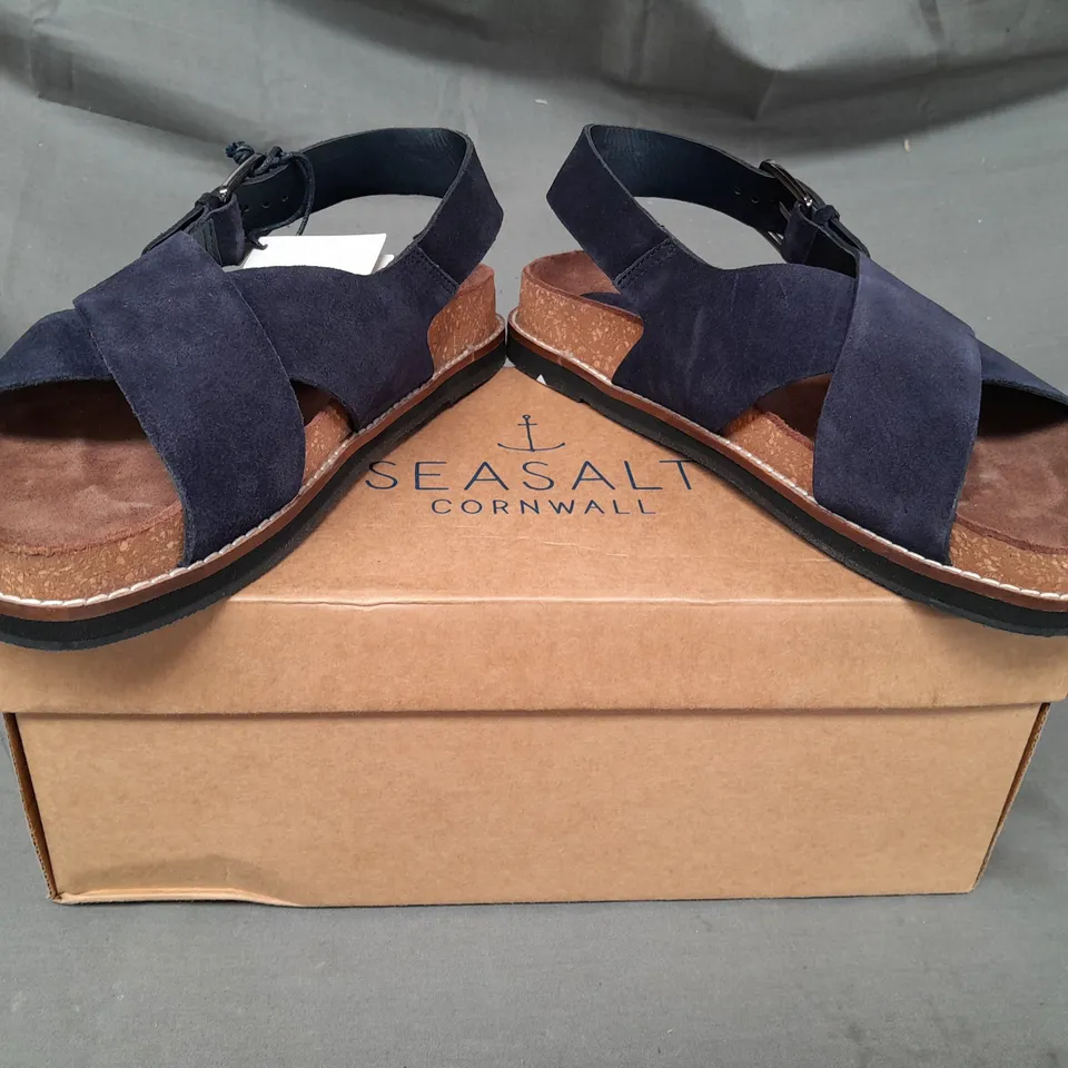 BOXED PAIR OF SEASALT CORNWALL OPEN TOE CROSS STRAP SANDALS IN NAVY UK SIZE 5