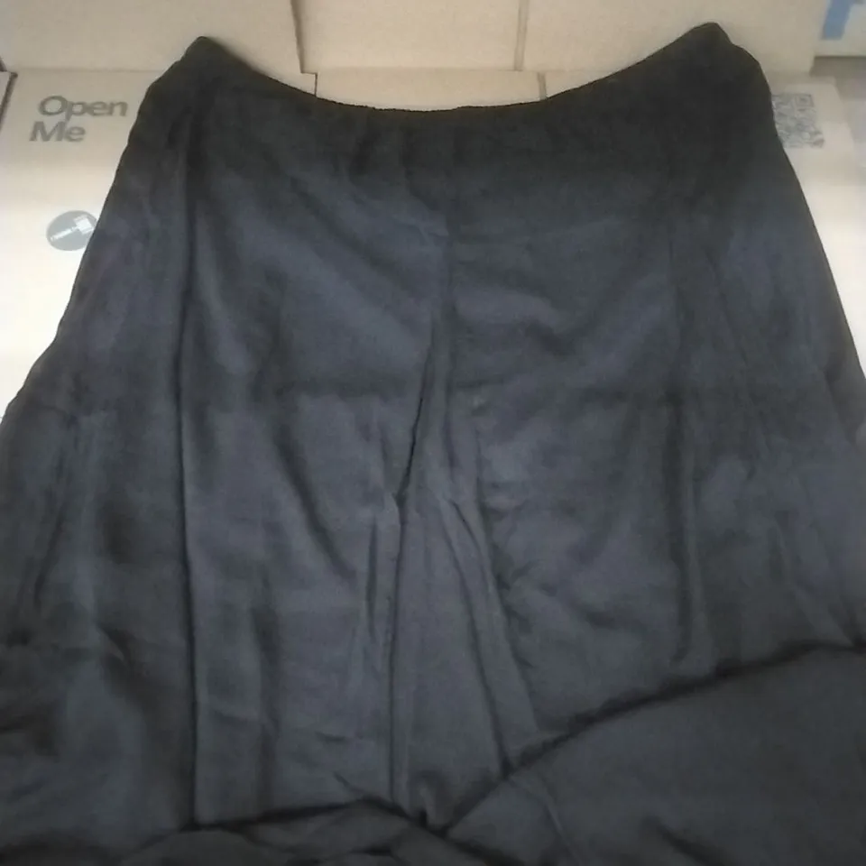 PALLET OF BRAND NEW WOMENS QUALITY DESIGNER CLOTHES APPROXIMATELY TO INCLUDE; SWIMMING OUTFITS, SKIRTS, TOPS ETC